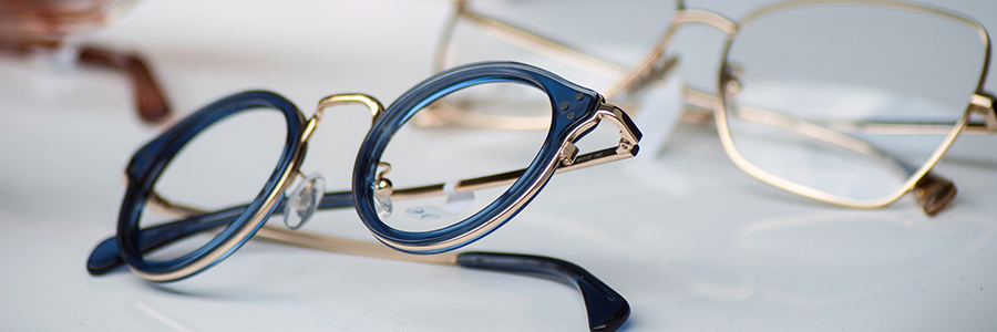 Find the perfect pair of glasses with the right glasses lenses 