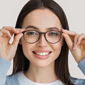 How should glasses fit? 